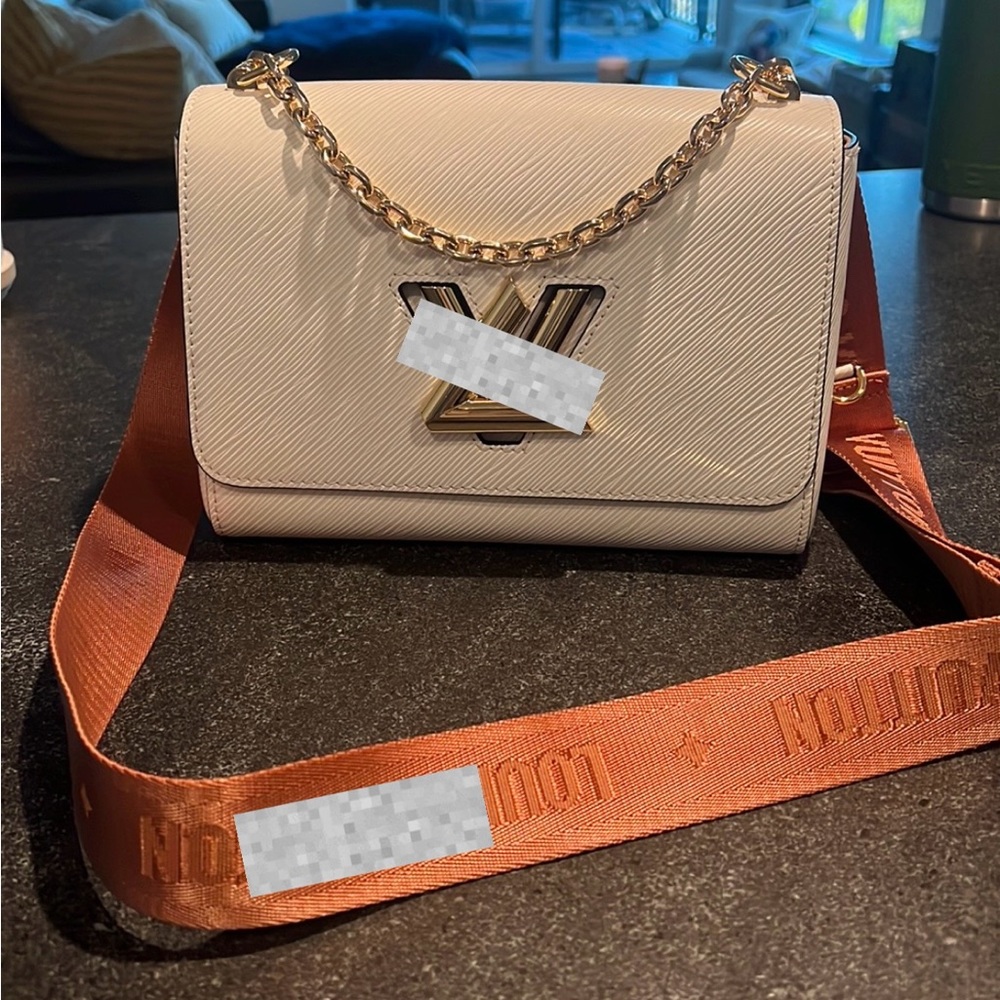 Purse for sale brand new with dust bag